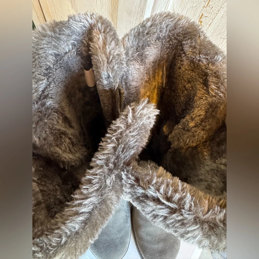 TARGET Suede Leather Faux Fur Trim Gray Winter Insulated Zipper Boots women sz 9